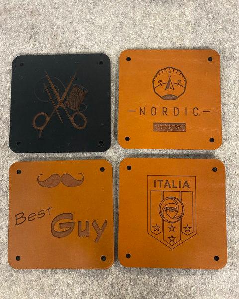 gravure sur badge en cuir 