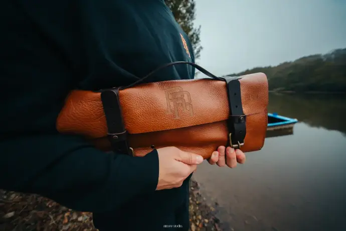 étui à couteau sur mesure en cuir 