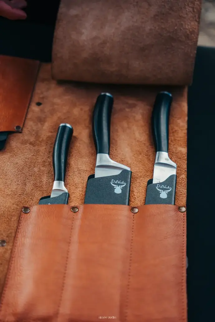étui à couteau sur mesure en cuir 