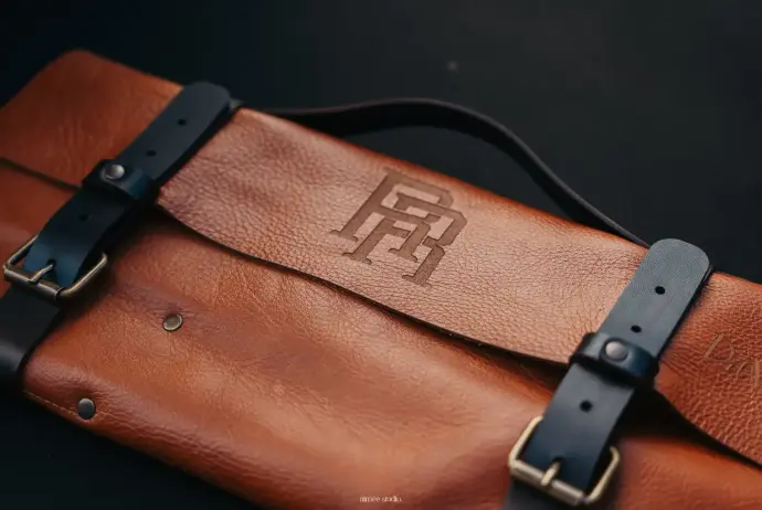 étui à couteau sur mesure en cuir logo
