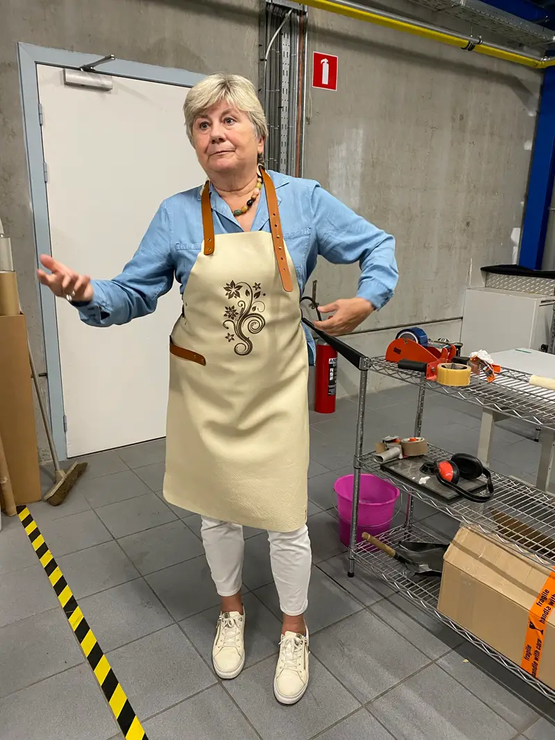 tablier en cuir personnalisée femme cuisine