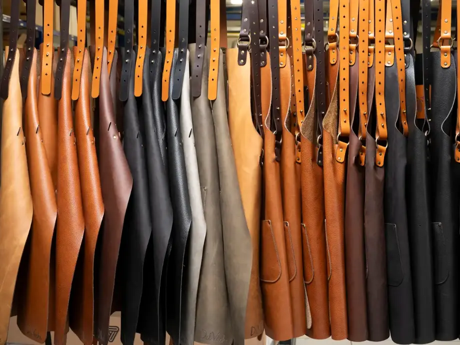 coloris tabliers en cuir delvahc e