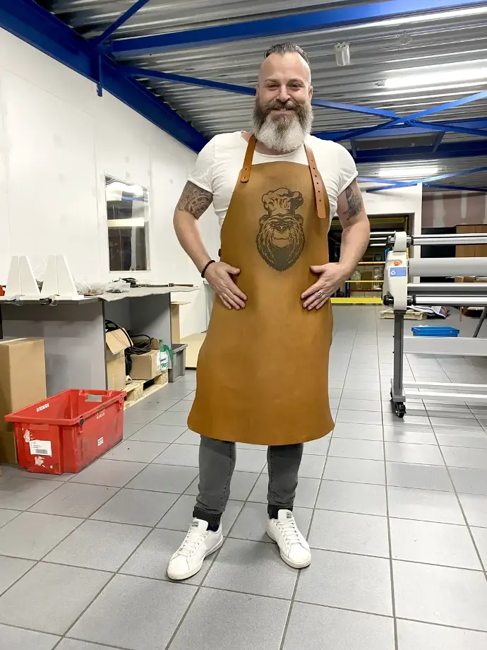tablier en suir tete de lion artisanal 