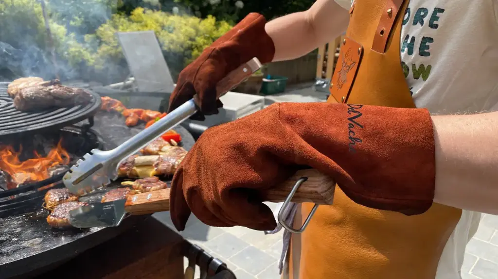 Gloves 1.webp