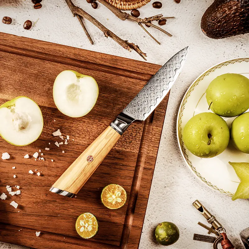 Couteau d’Office – Acier damassé 67 couches avec noyau AUS-10 – Manche élégant en bois d’olivier – Tranchant rasoir, dureté 60±2 HRC – Design ergonomique et haut de gamme